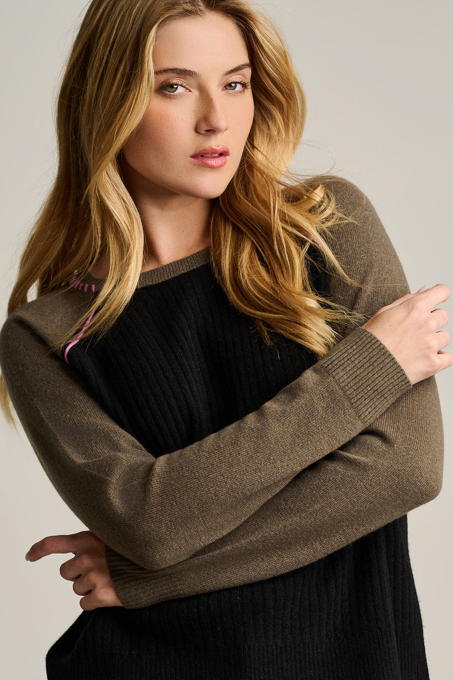 BLOCK OUT CASHMERE SWEATER