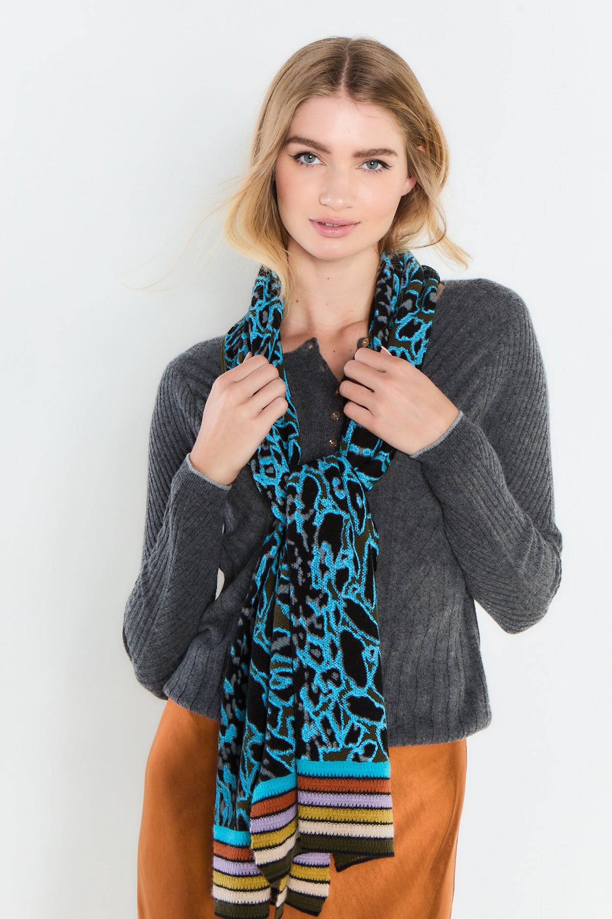 INTO THE WILD SCARF - Sweater-LISA TODD