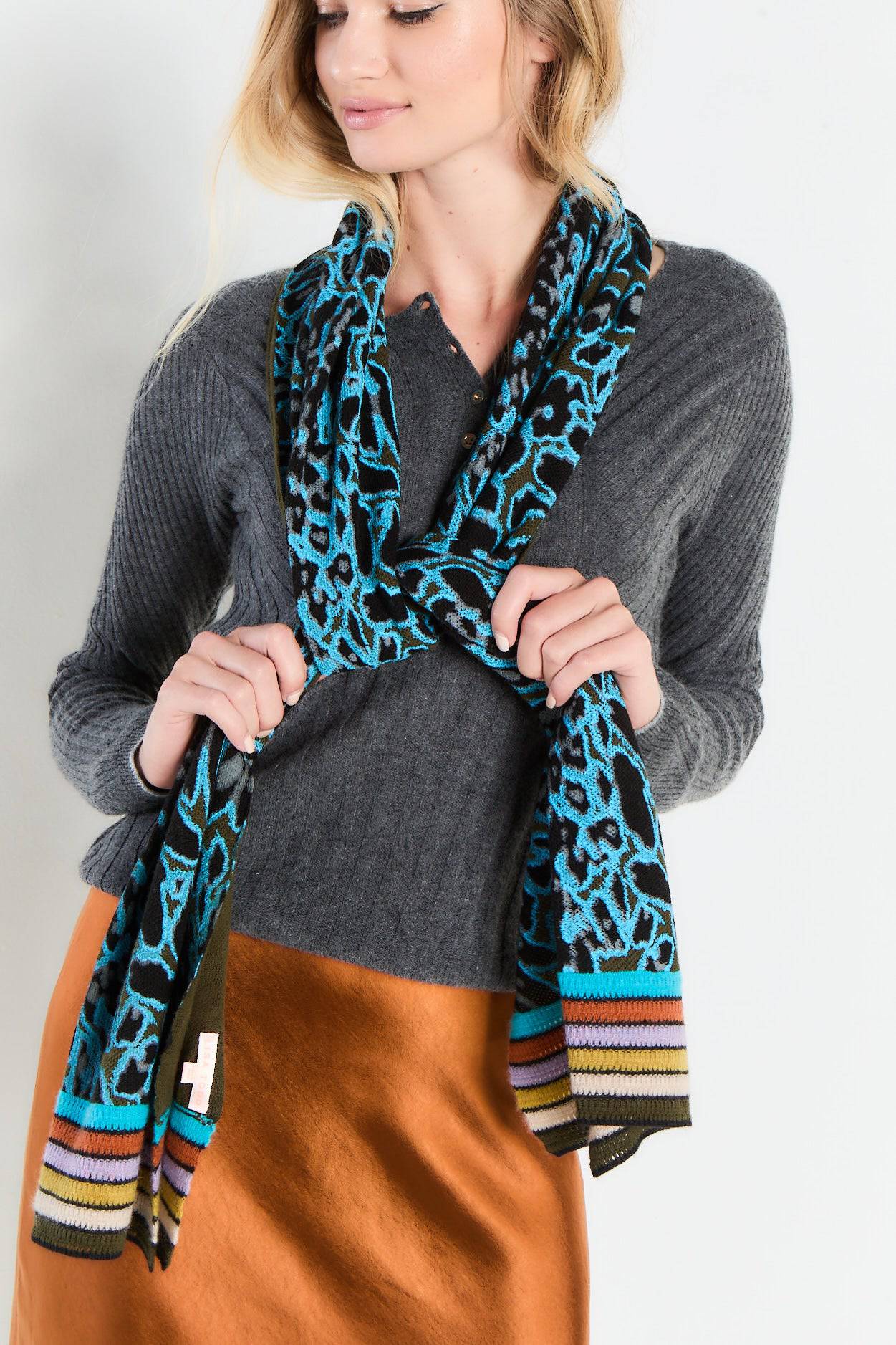 INTO THE WILD SCARF - Sweater-LISA TODD